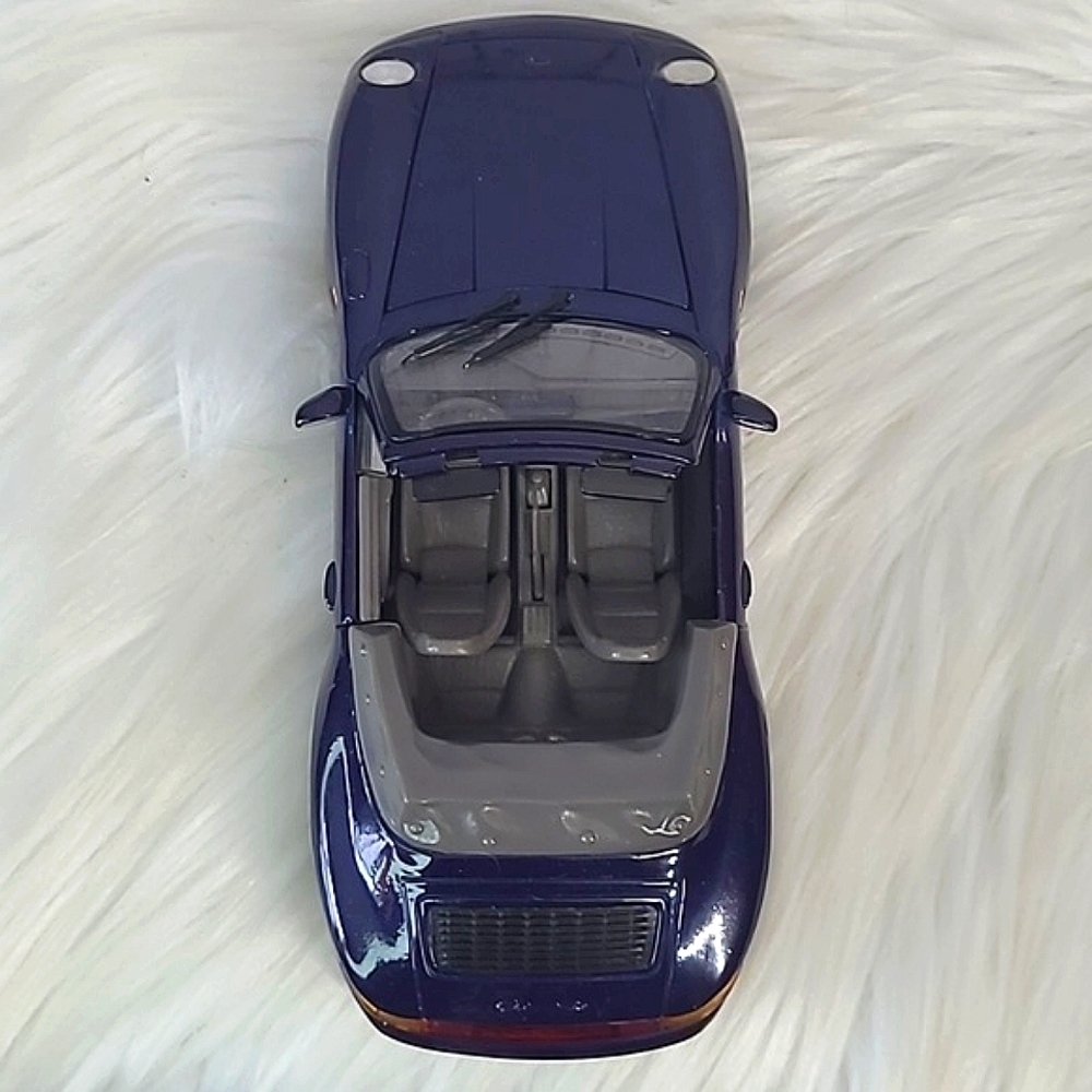Welly Porsche 911 Carrera Cabriolet Deep Purple Die Cast Metal Car Scale 1/24 - Picture 10 of 17